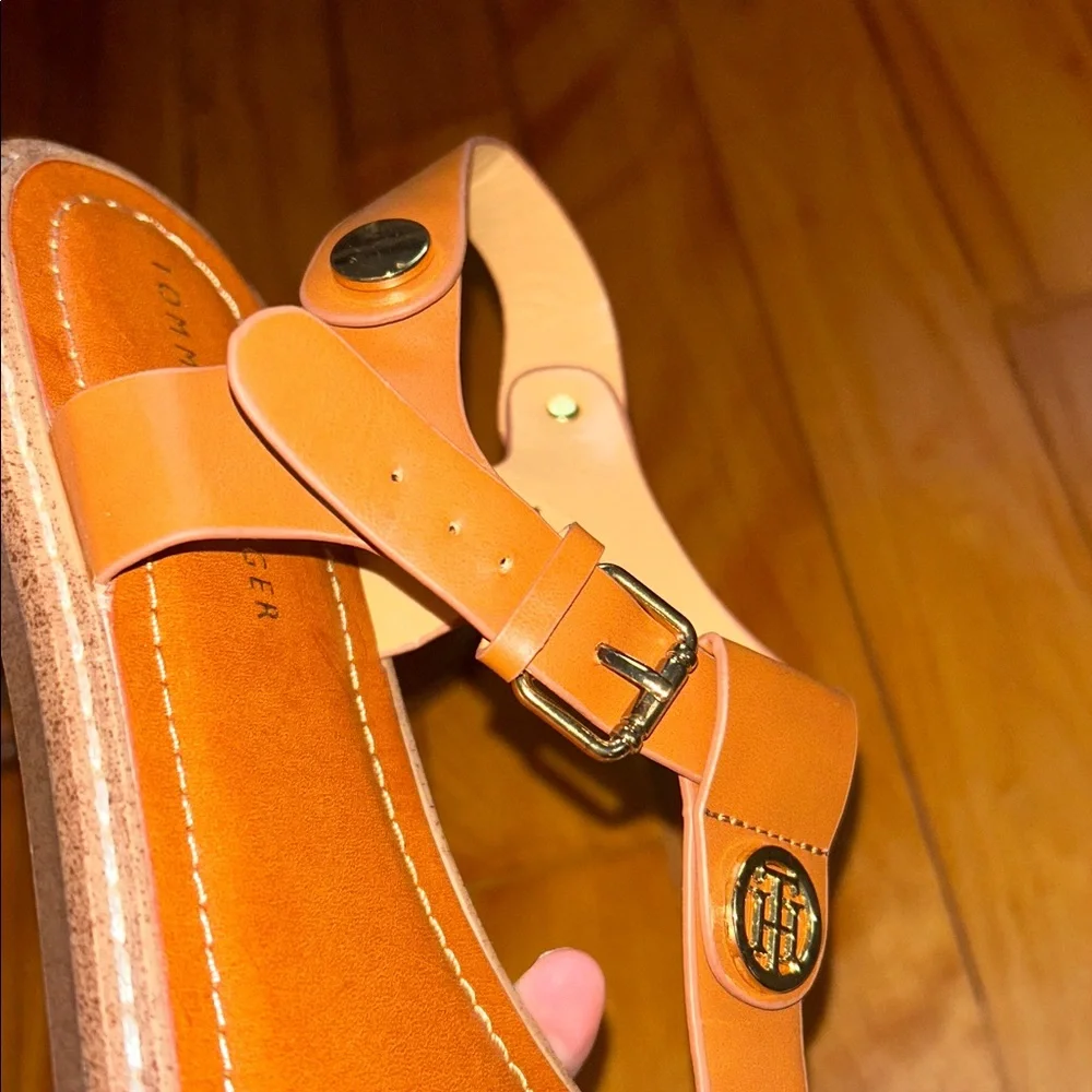 NWOT Tommy Hilfiger Bennia Brown Sandals